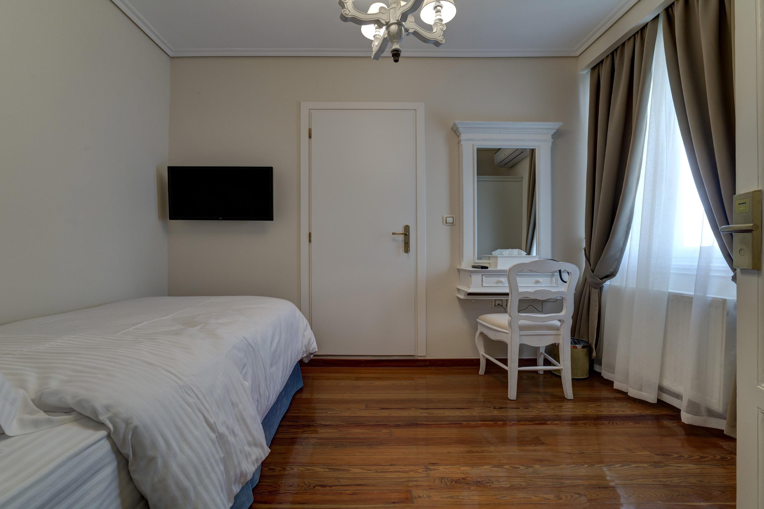 Hotel And Poetry Atenas