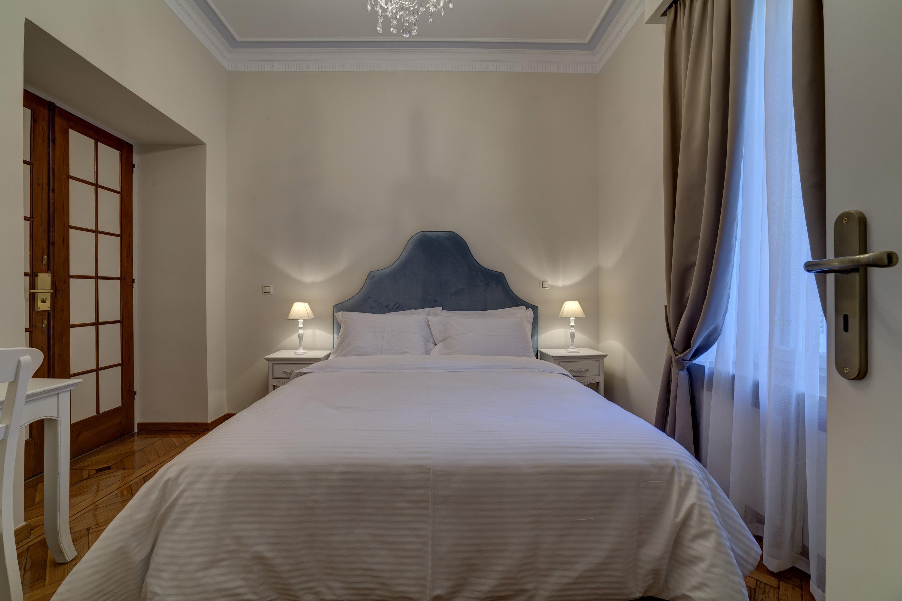 And Poetry Hotel Atenas