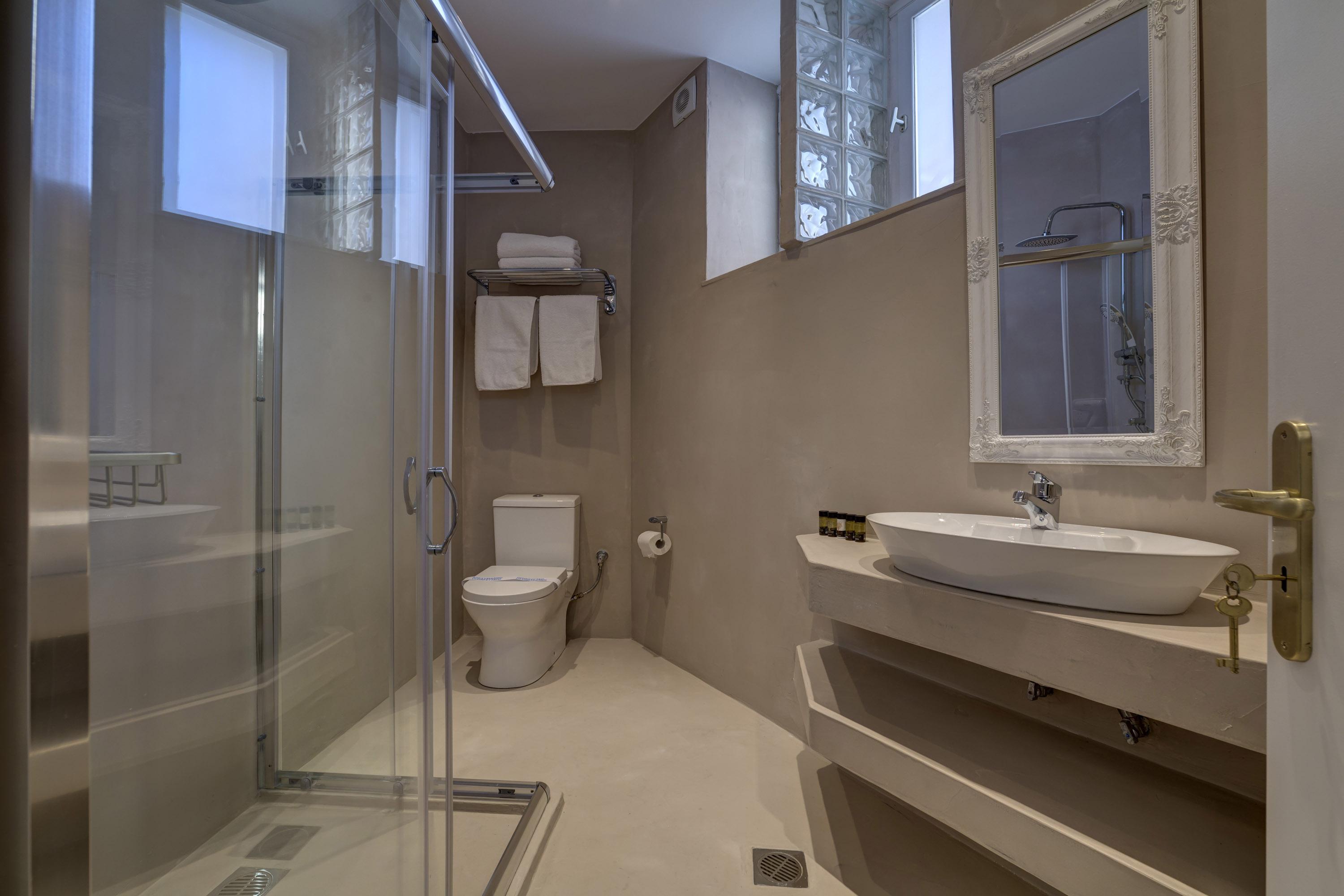 And Poetry Hotel Atenas